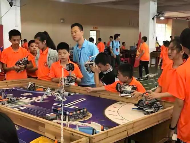在不断努力中成长——2019梧州市电脑机器人竞赛组织工作纪实